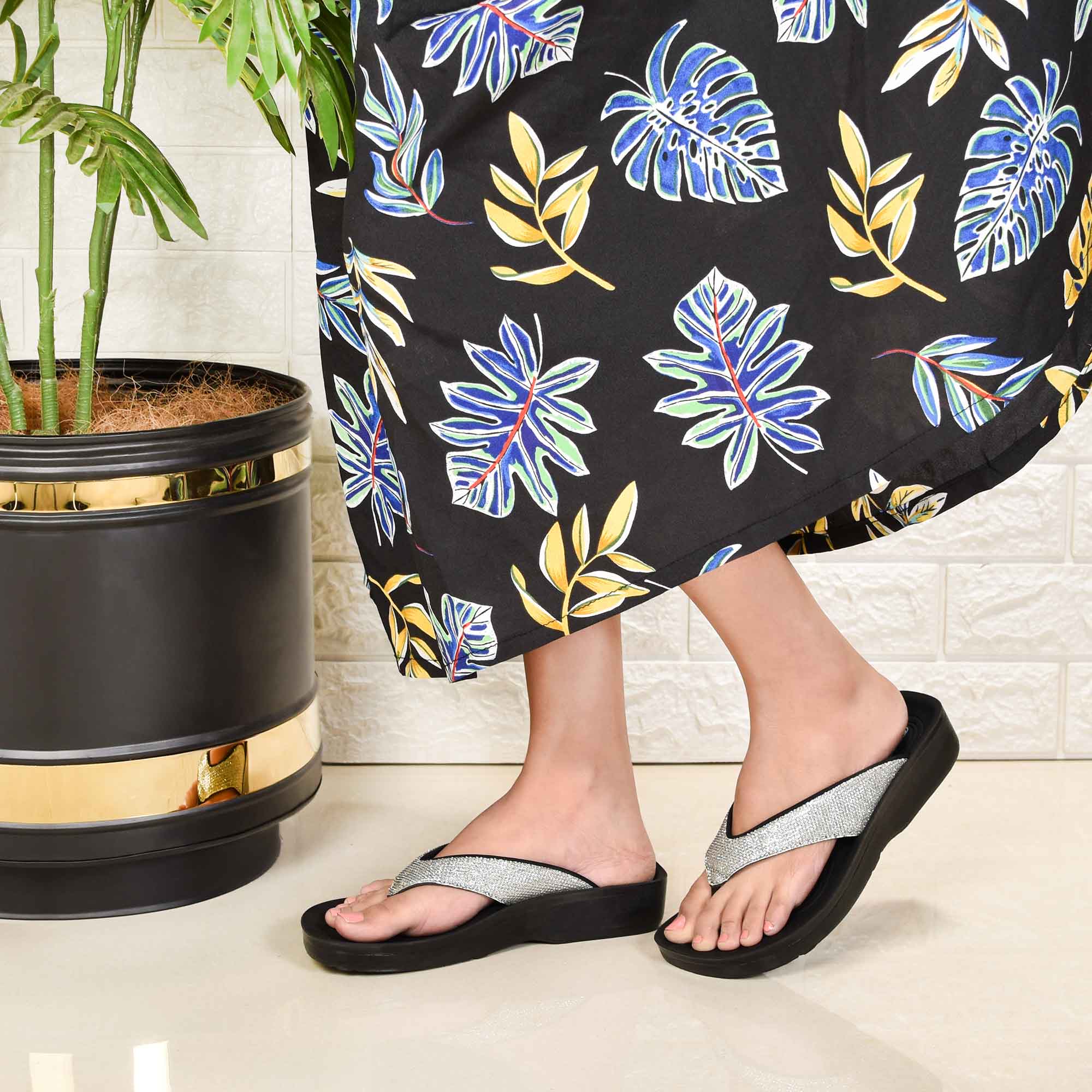 Aislynn Comfortable Women Thong Sandals