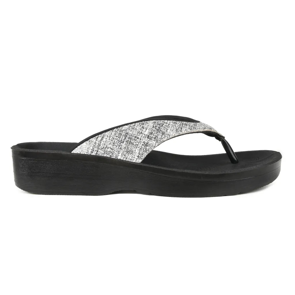 Black sandal with a textured strap o
best flip flops for plantar fasciitis​
flip flops for plantar fasciitis​